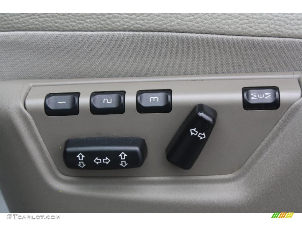2005 Volvo XC90 2.5T AWD Controls Photo #45304153