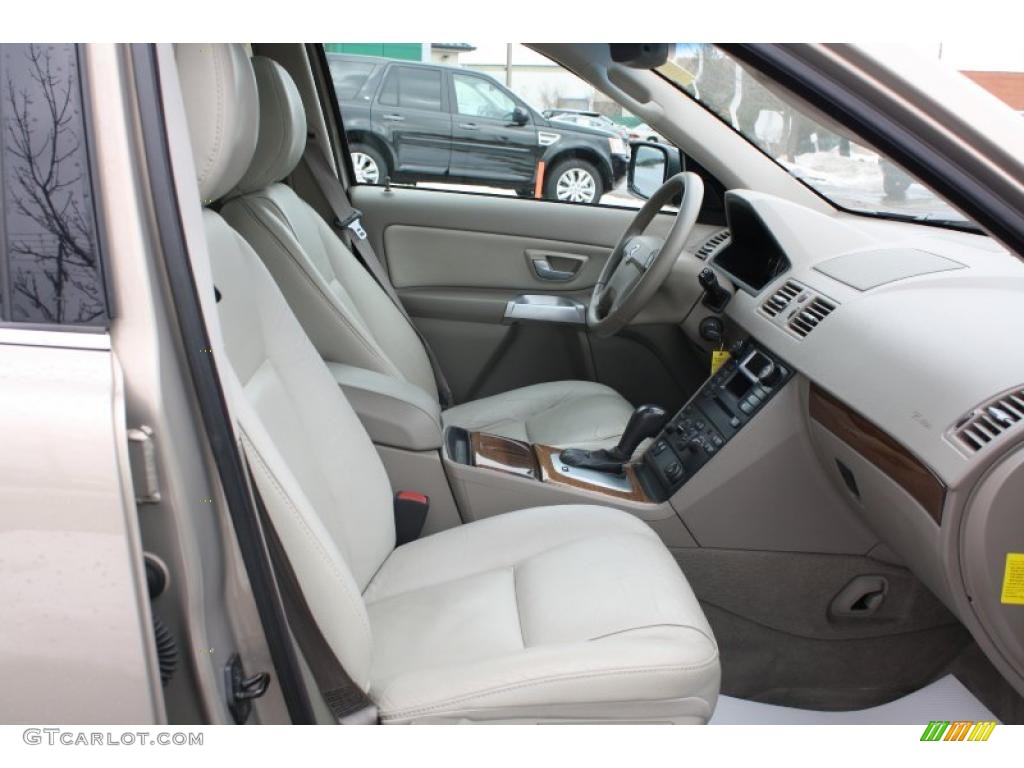Taupe/Light Taupe Interior 2005 Volvo XC90 2.5T AWD Photo #45304273