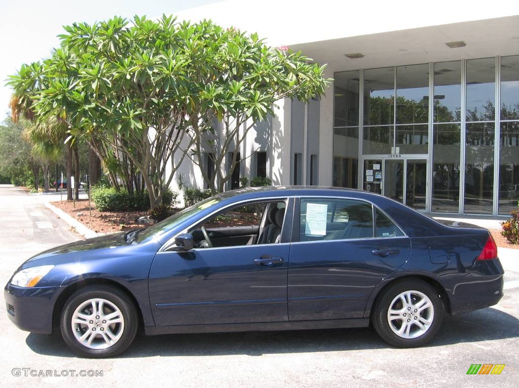 2006 Accord SE Sedan - Royal Blue Pearl / Gray photo #5