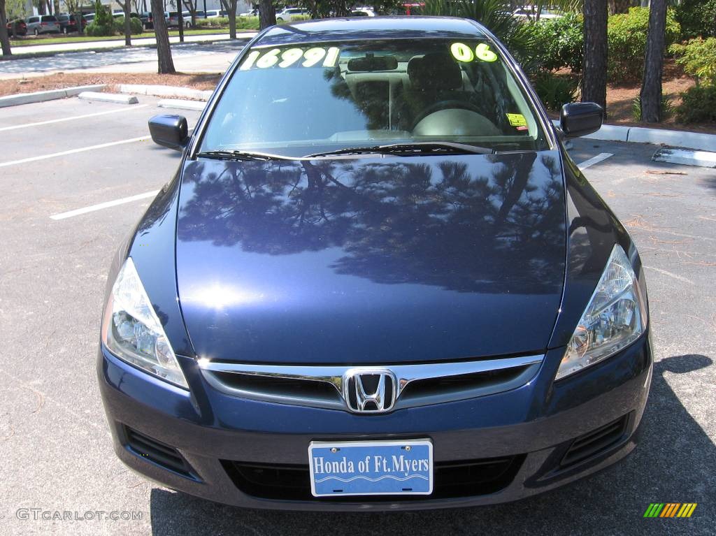 2006 Accord SE Sedan - Royal Blue Pearl / Gray photo #7