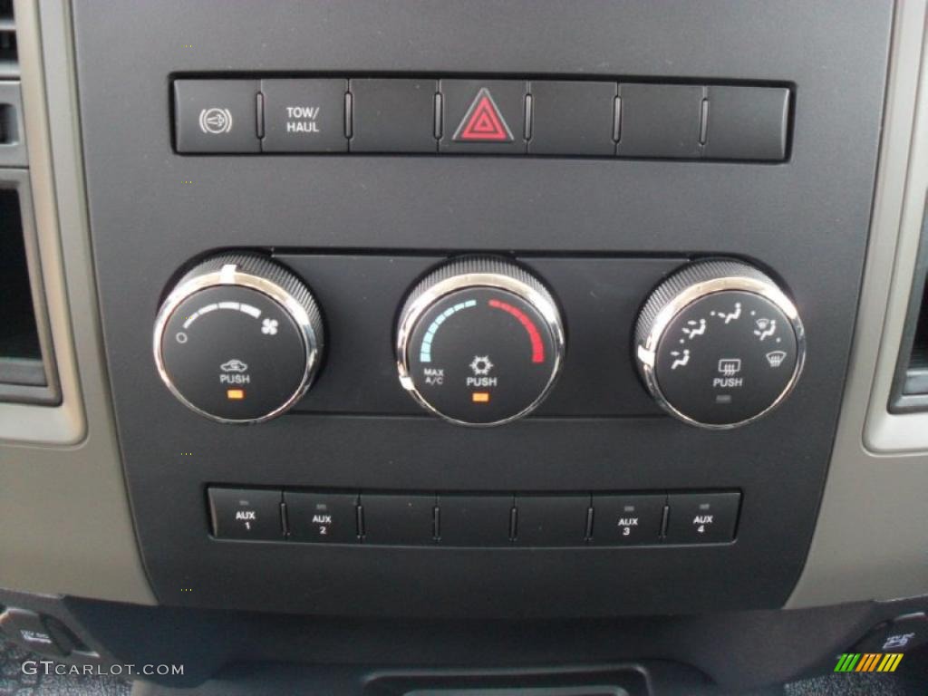 2011 Dodge Ram 4500 HD SLT Crew Cab 4x4 Chassis Controls Photo #45309869