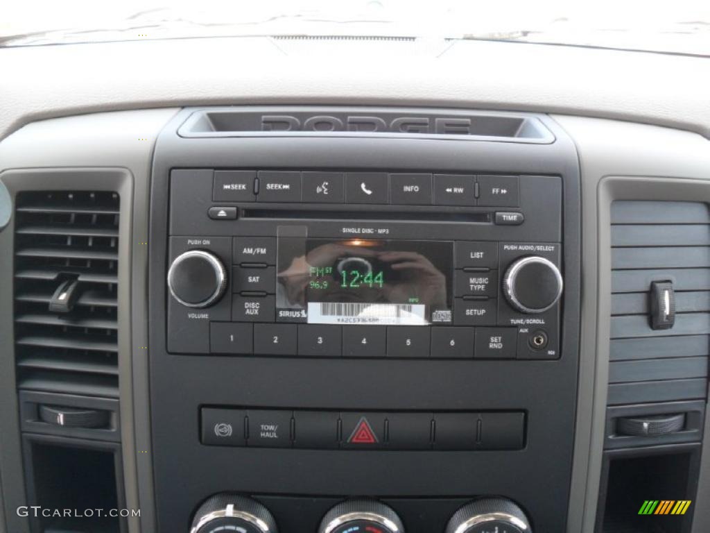 2011 Dodge Ram 4500 HD SLT Crew Cab 4x4 Chassis Controls Photos