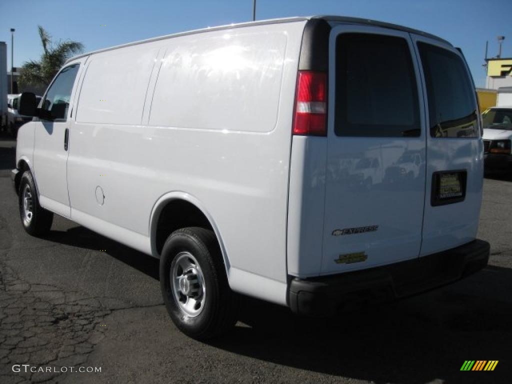 Summit White 2007 Chevrolet Express 2500 Cargo Van Exterior Photo #45317072