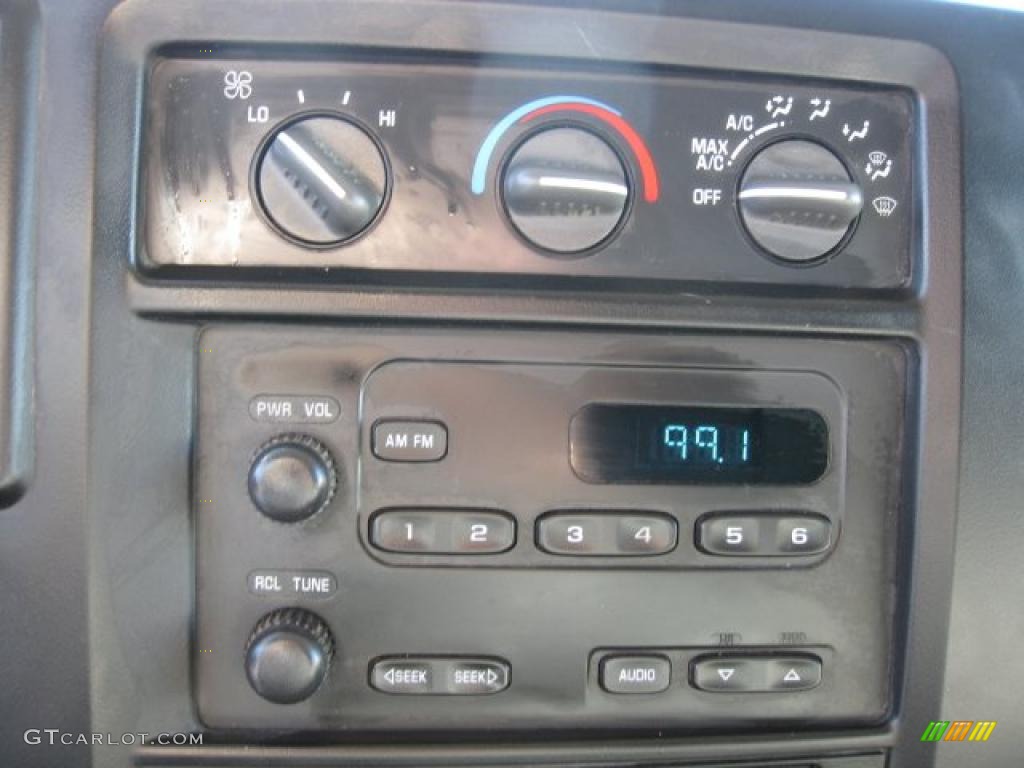 2007 Chevrolet Express 2500 Cargo Van Controls Photo #45317096