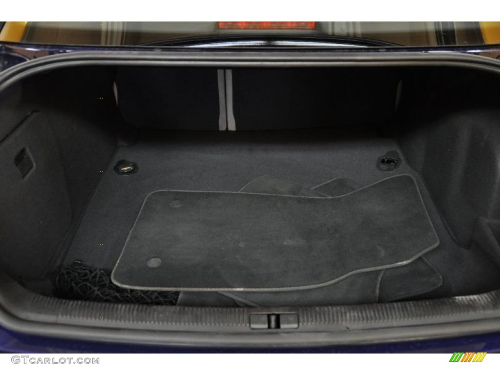 2000 Audi S4 2.7T quattro Sedan Trunk Photos