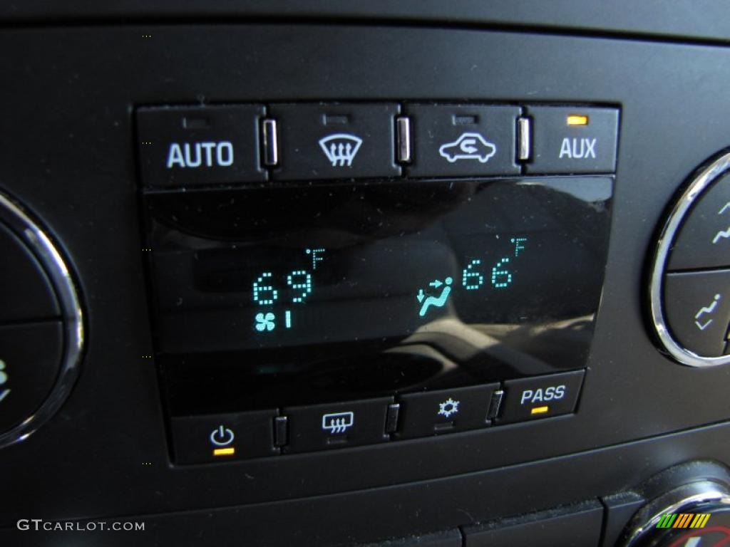 2008 GMC Yukon XL SLT Controls Photo #45319129