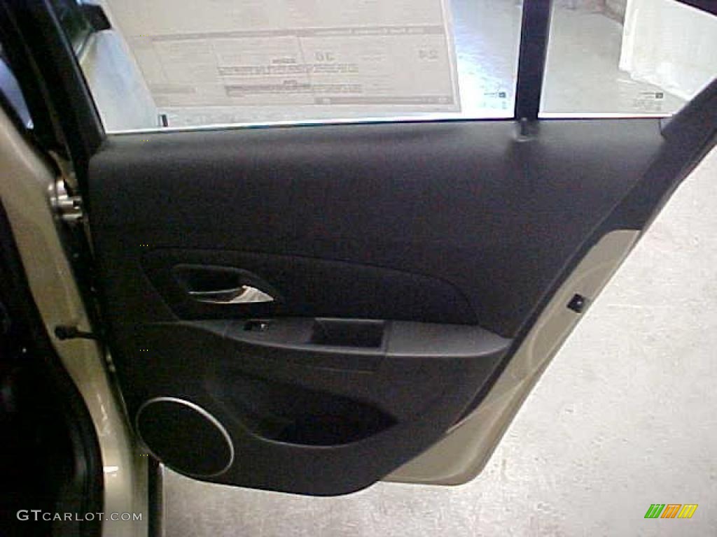 2011 Cruze LT - Gold Mist Metallic / Jet Black photo #7
