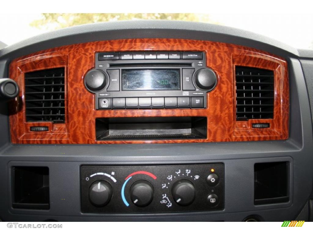 2006 Dodge Ram 2500 SLT Quad Cab 4x4 Controls Photo #45322508