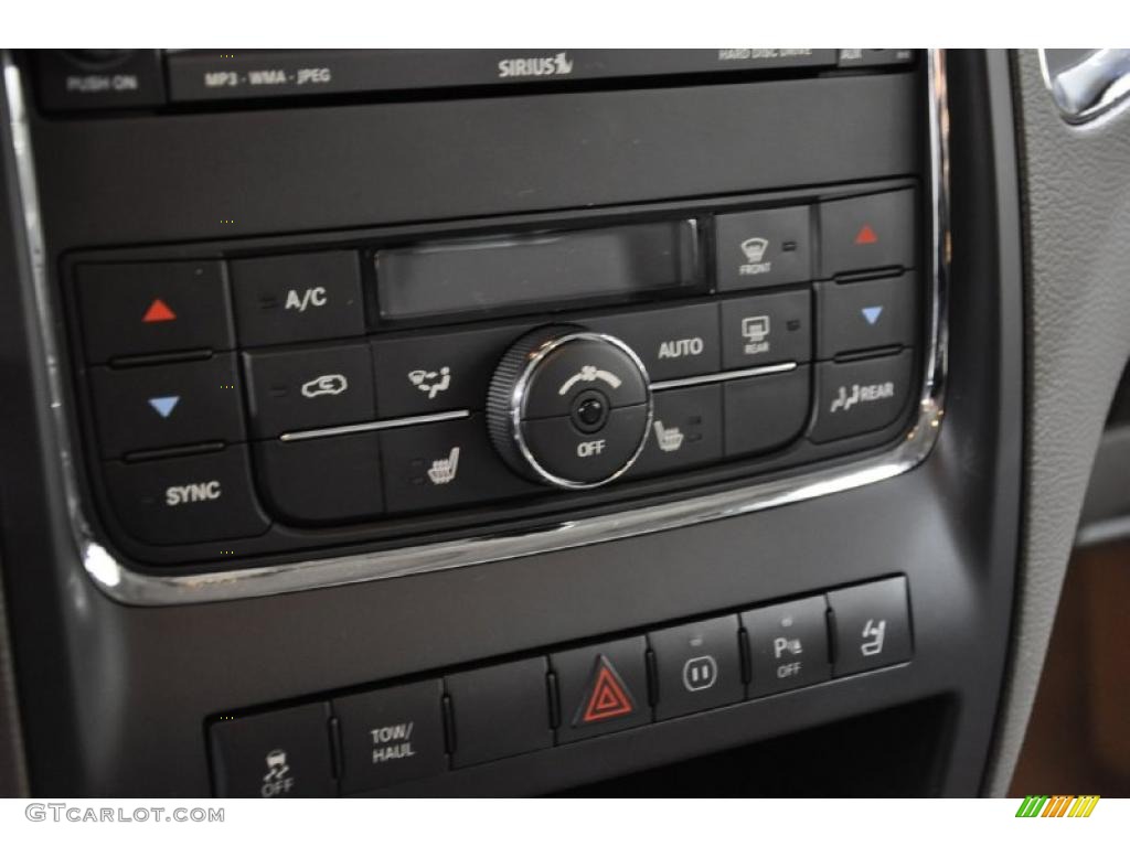 2011 Dodge Durango Crew Lux Controls Photo #45326046