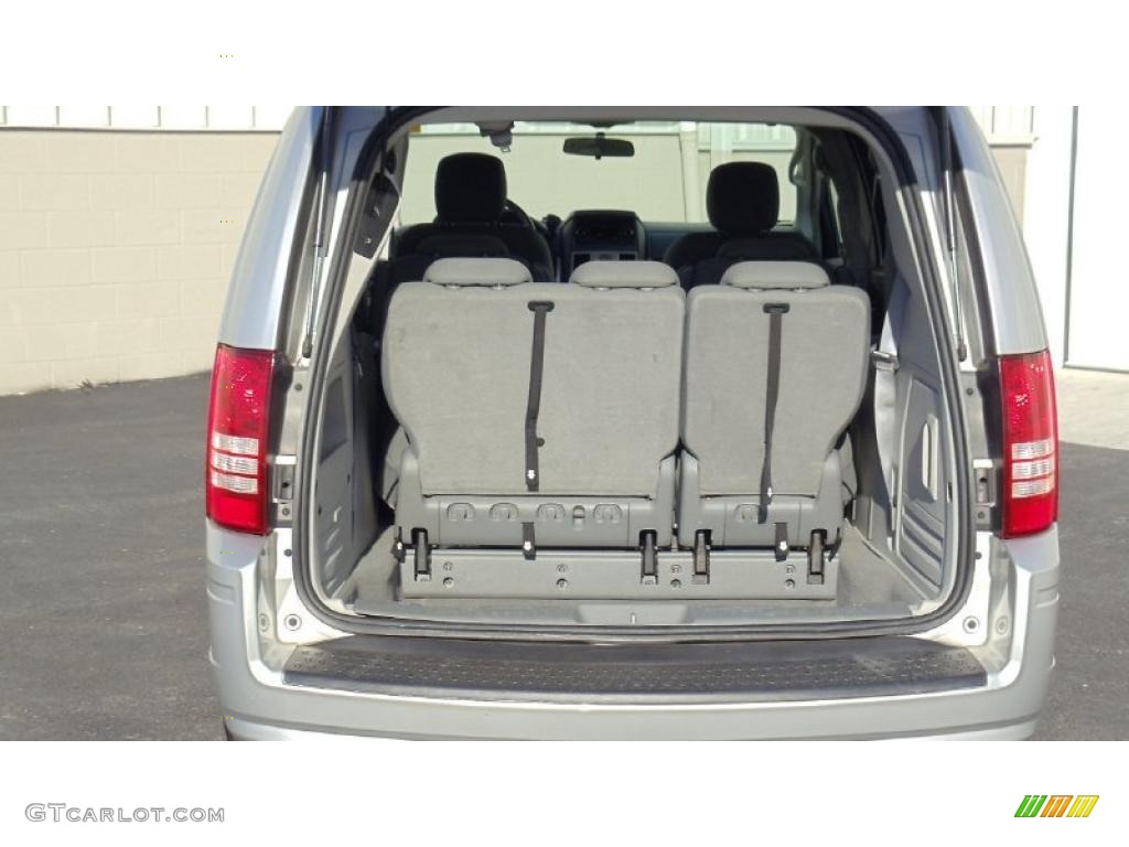 2009 Chrysler Town & Country Touring Trunk Photo #45326271