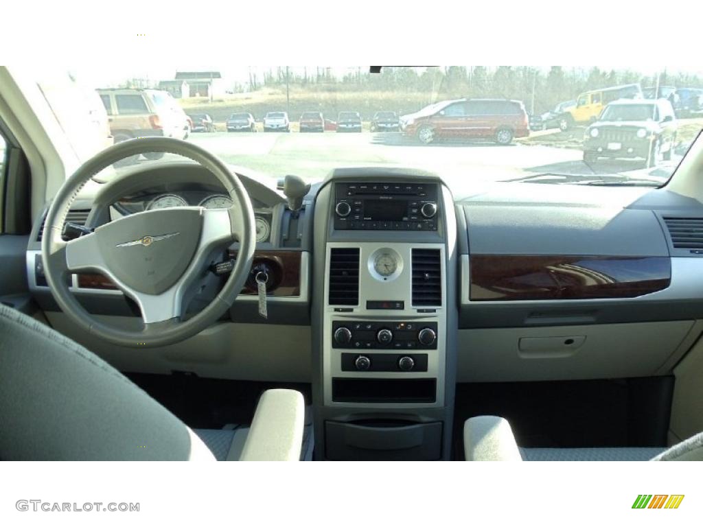 2009 Chrysler Town & Country Touring Medium Slate Gray/Light Shale Dashboard Photo #45326279