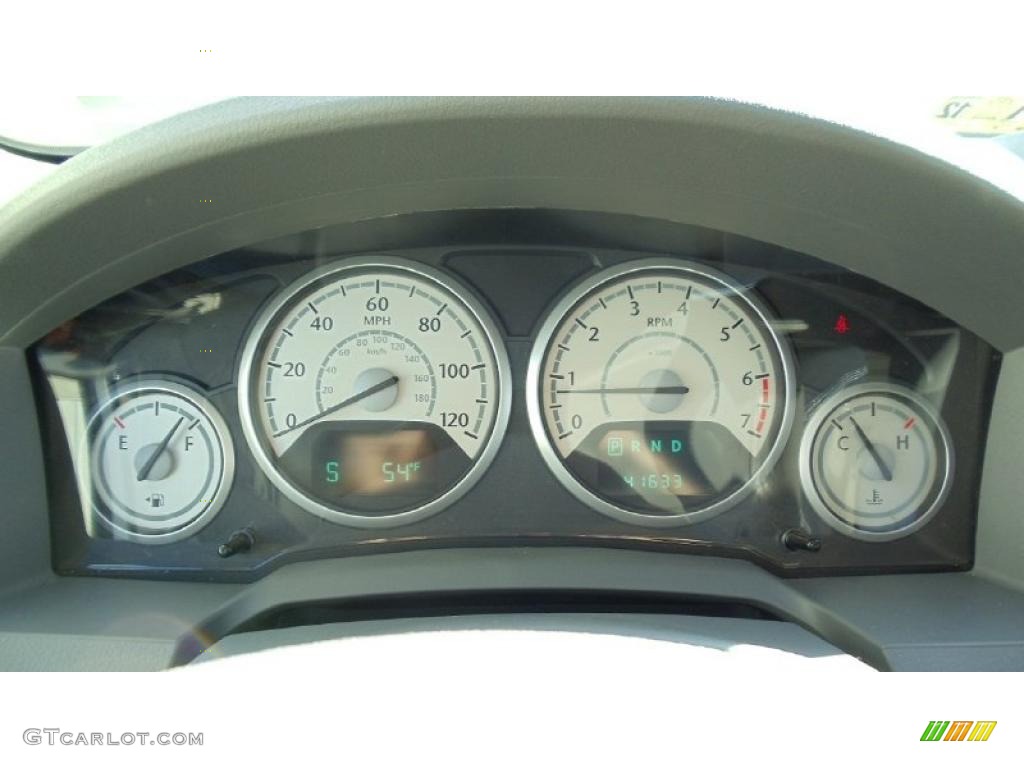 2009 Chrysler Town & Country Touring Gauges Photo #45326447