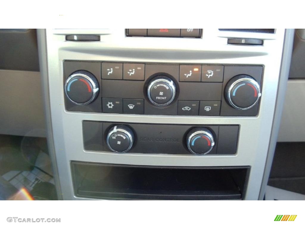 2009 Chrysler Town & Country Touring Controls Photo #45326455