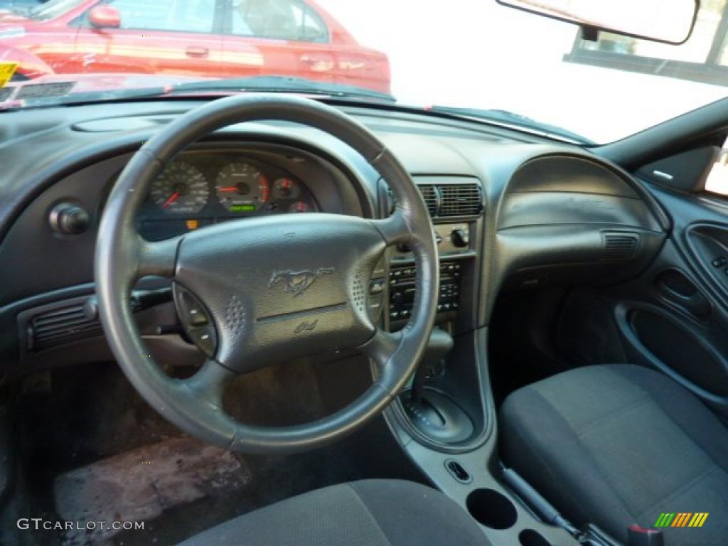 2002 Mustang V6 Coupe - Laser Red Metallic / Dark Charcoal photo #13