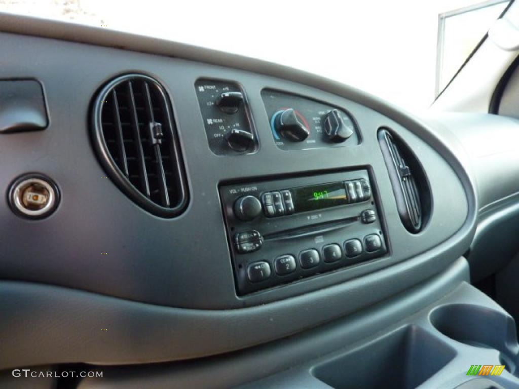2004 Ford E Series Van E350 Super Duty XL Passenger Controls Photo #45327359