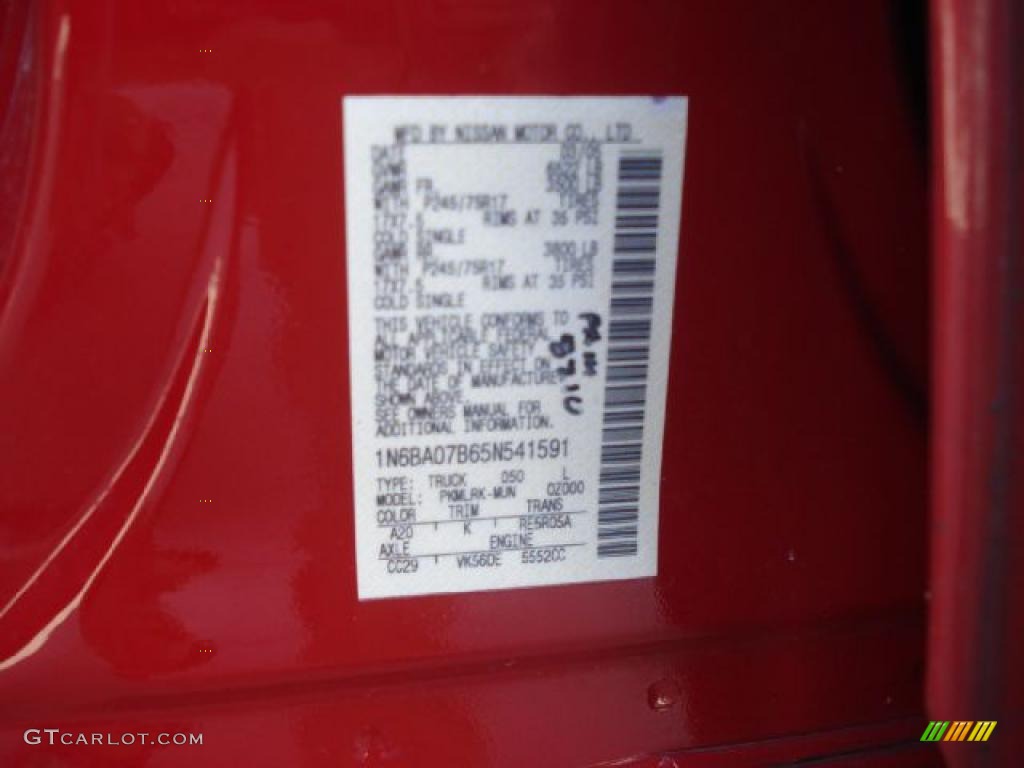 2005 Titan SE Crew Cab 4x4 - Red Alert / Graphite/Titanium photo #42