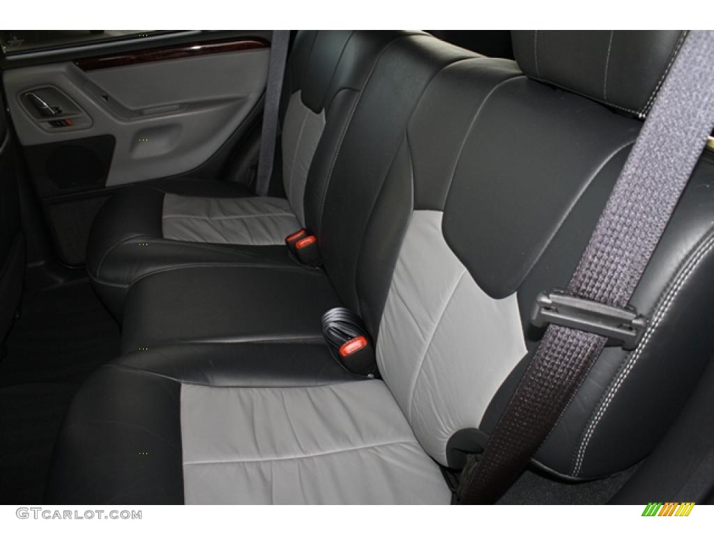 2004 Grand Cherokee Overland 4x4 - Brillant Black Crystal Pearl / Dark Slate Gray photo #12