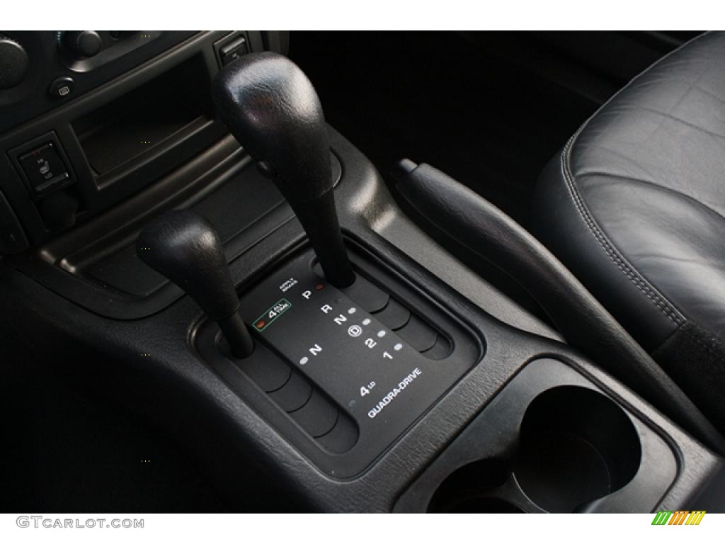 2004 Grand Cherokee Overland 4x4 - Brillant Black Crystal Pearl / Dark Slate Gray photo #19