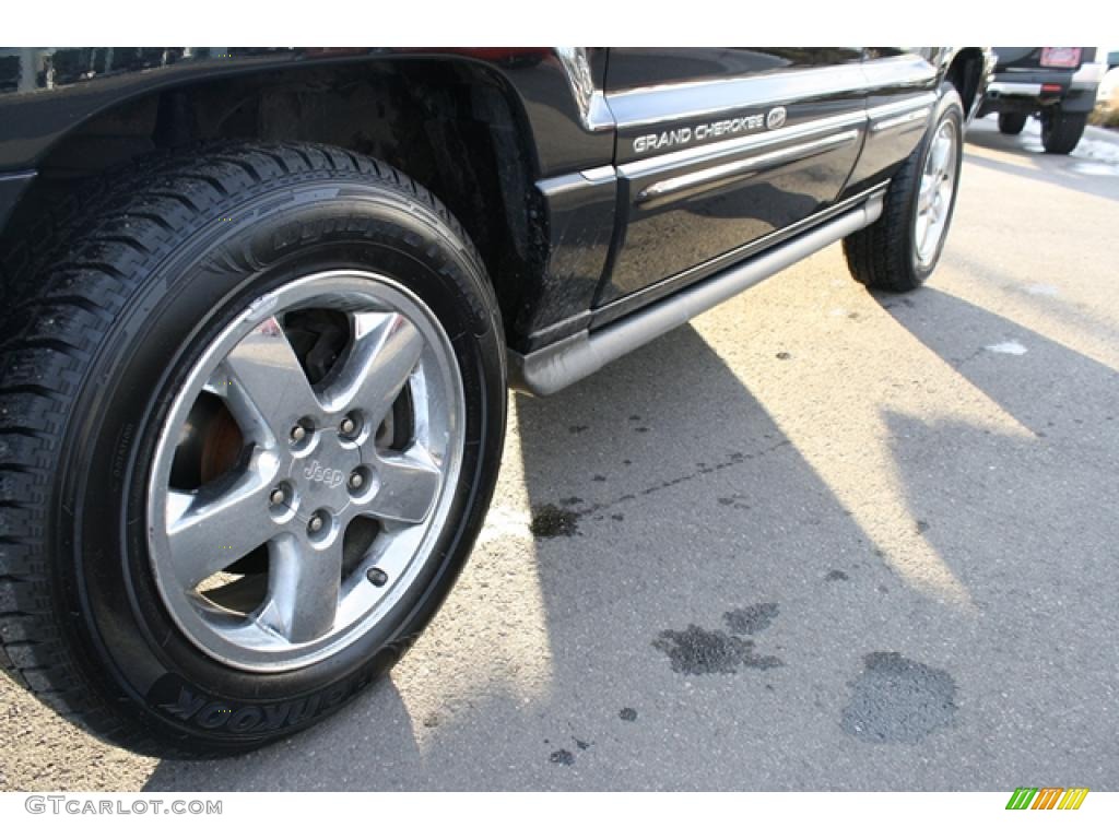 2004 Grand Cherokee Overland 4x4 - Brillant Black Crystal Pearl / Dark Slate Gray photo #28