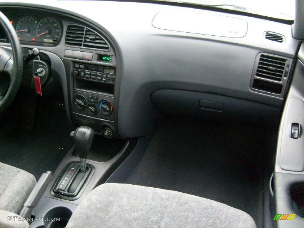 2002 Elantra GLS Sedan - Black Obsidian / Gray photo #18