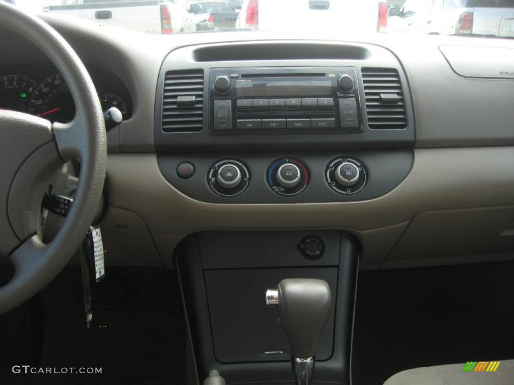 2005 Camry LE - Super White / Taupe photo #10