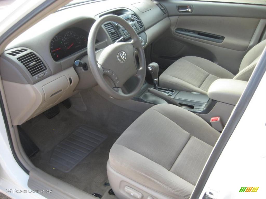 2005 Camry LE - Super White / Taupe photo #12