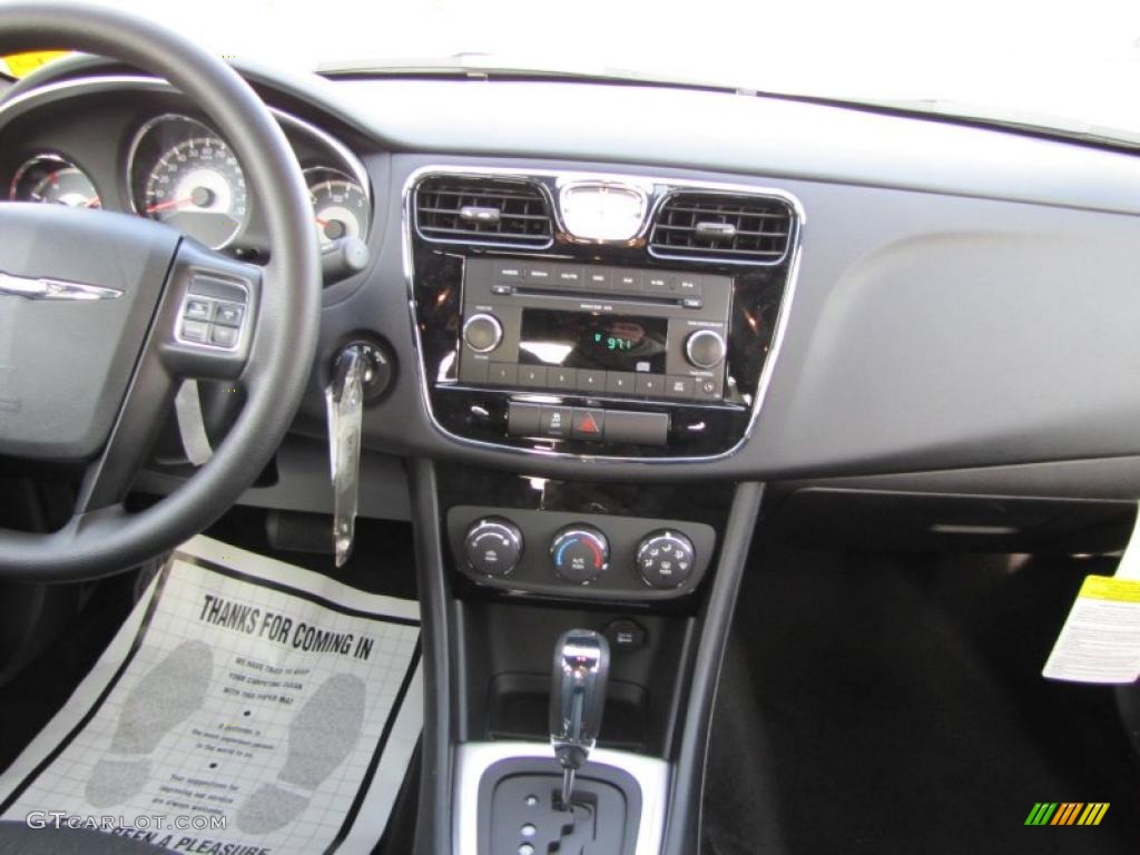 2011 Chrysler 200 LX Controls Photo #45345481