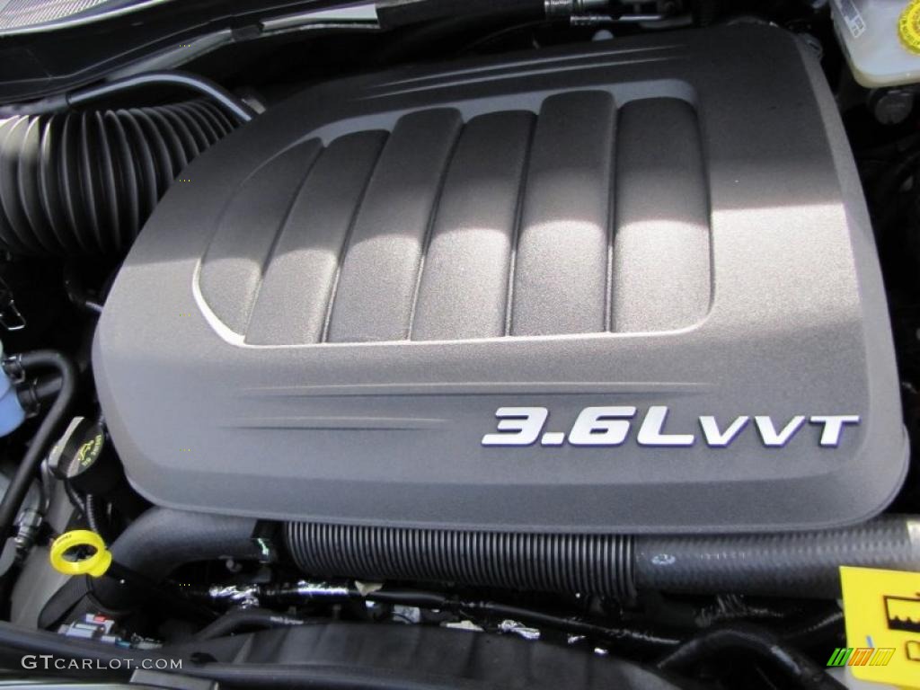 2011 Chrysler Town & Country Touring 3.6 Liter DOHC 24-Valve VVT Pentastar V6 Engine Photo #45345849
