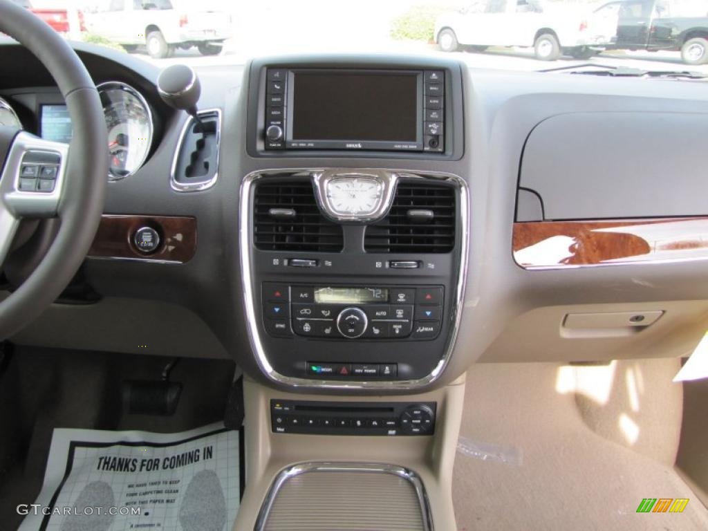 2011 Chrysler Town & Country Limited Controls Photo #45345981