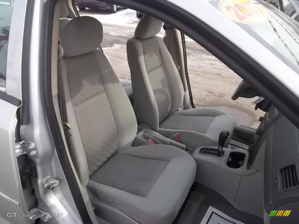 2005 Cobalt Sedan - Ultra Silver Metallic / Gray photo #18