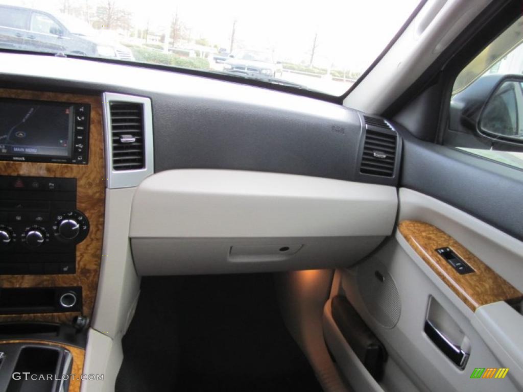 2008 Grand Cherokee Limited - Bright Silver Metallic / Dark Slate Gray/Light Graystone photo #24