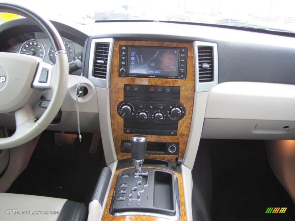 2008 Grand Cherokee Limited - Bright Silver Metallic / Dark Slate Gray/Light Graystone photo #25