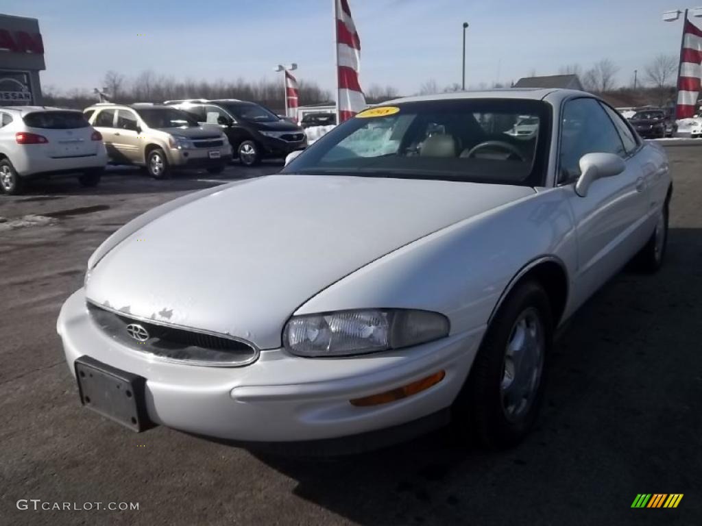 1998 Riviera Supercharged Coupe - Bright White / Taupe photo #1