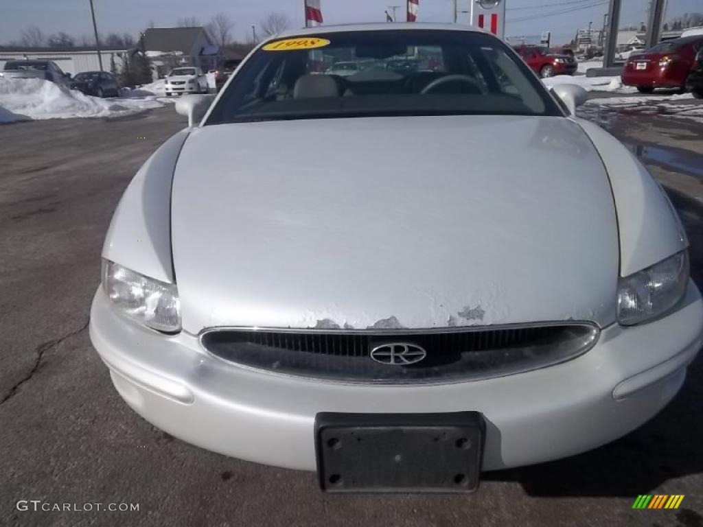 1998 Riviera Supercharged Coupe - Bright White / Taupe photo #2