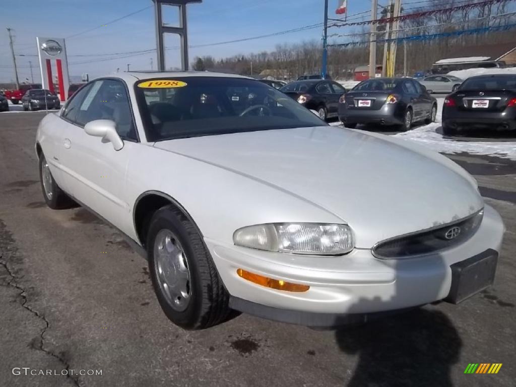 1998 Riviera Supercharged Coupe - Bright White / Taupe photo #3