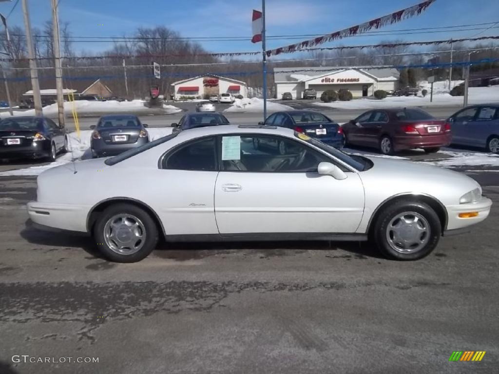 1998 Riviera Supercharged Coupe - Bright White / Taupe photo #4