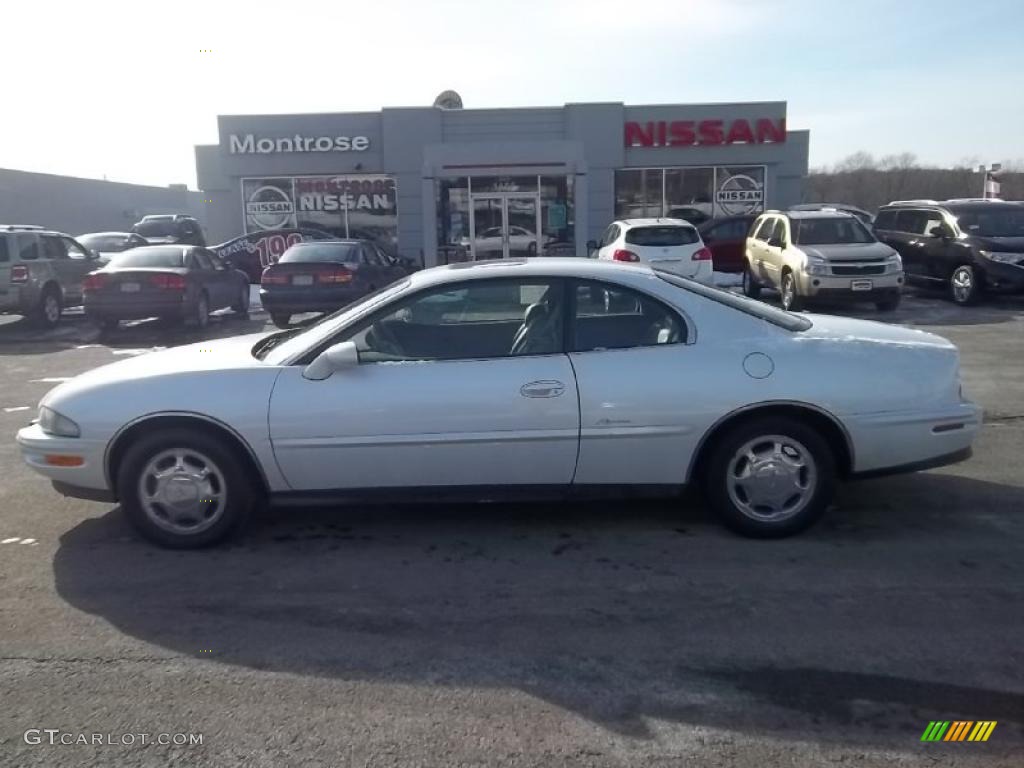 1998 Riviera Supercharged Coupe - Bright White / Taupe photo #8