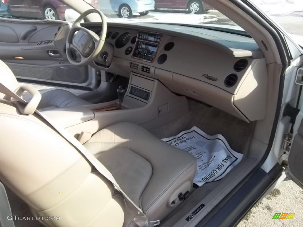 1998 Riviera Supercharged Coupe - Bright White / Taupe photo #15