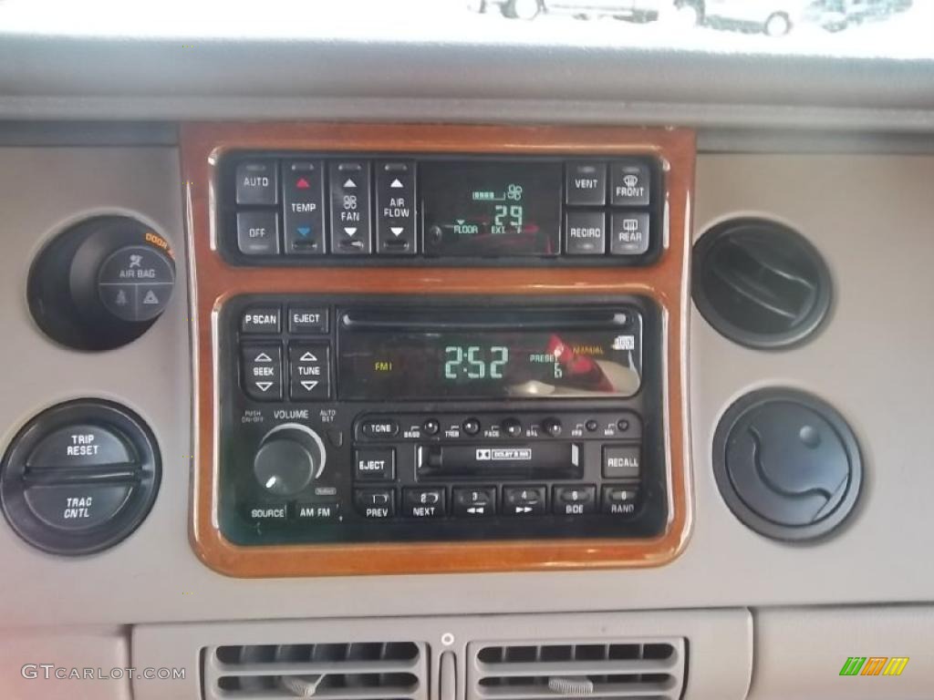 1998 Buick Riviera Supercharged Coupe Controls Photo #45350075