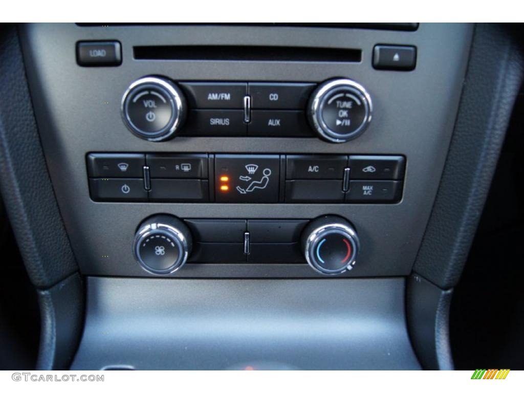 2011 Ford Mustang GT Coupe Controls Photo #45351527