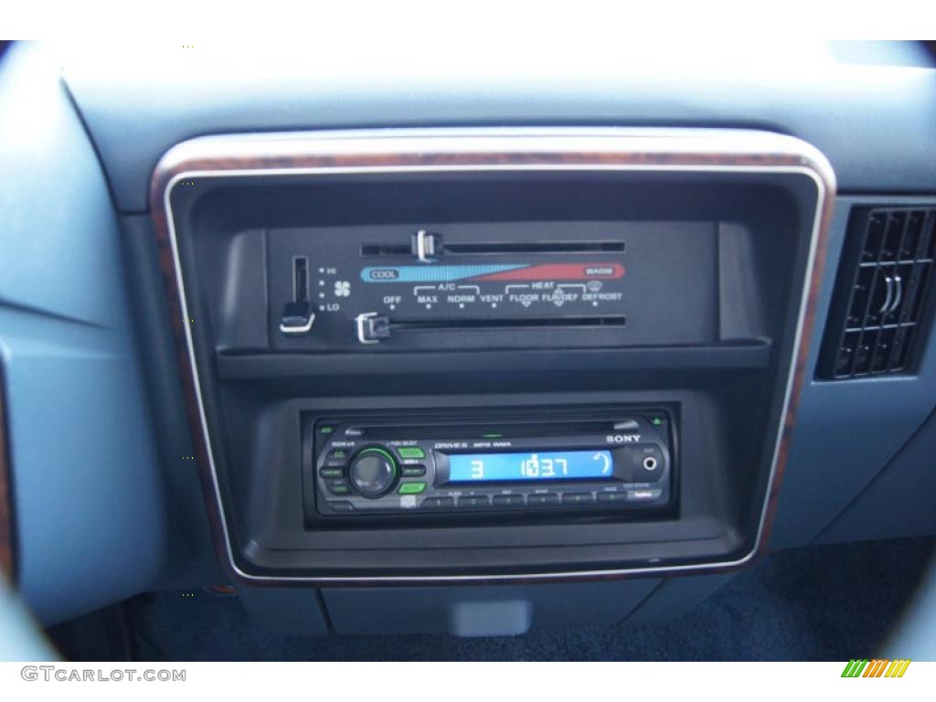 1989 Ford F150 Regular Cab 4x4 Controls Photo #45351783
