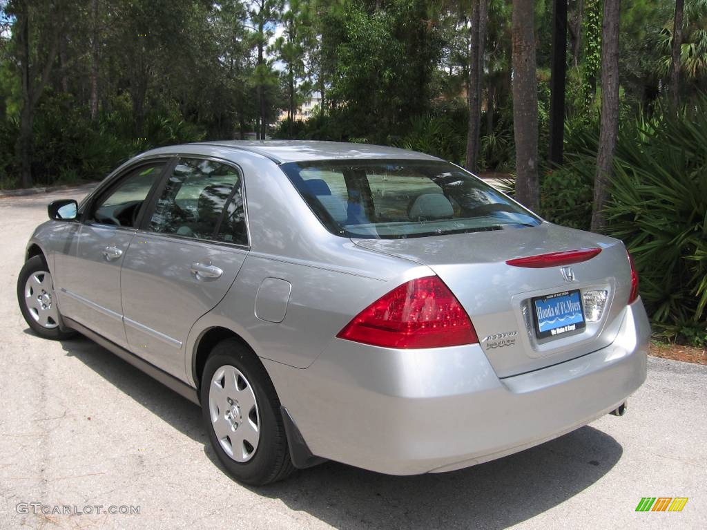 2006 Accord LX Sedan - Alabaster Silver Metallic / Gray photo #21