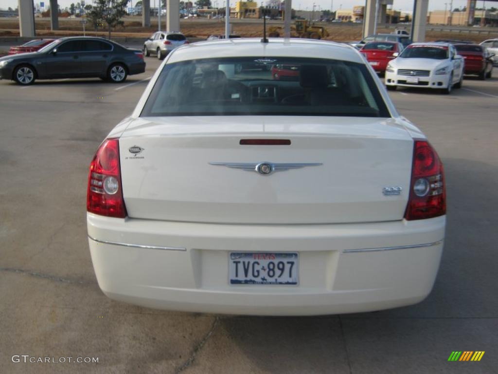 2008 300 Touring Limousine - Cool Vanilla White / Dark Slate Gray photo #4