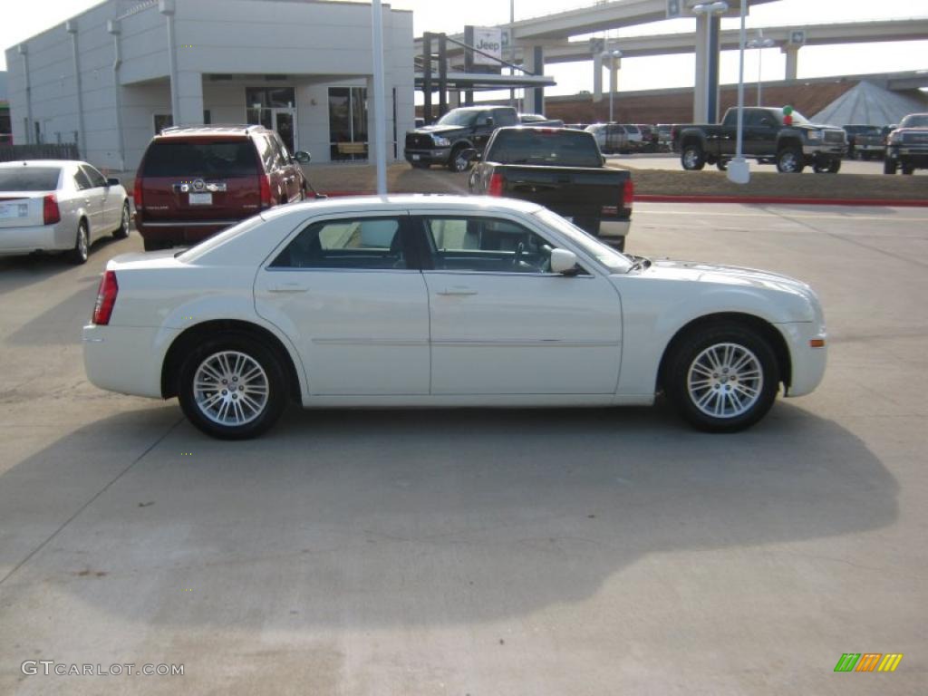 2008 300 Touring Limousine - Cool Vanilla White / Dark Slate Gray photo #6