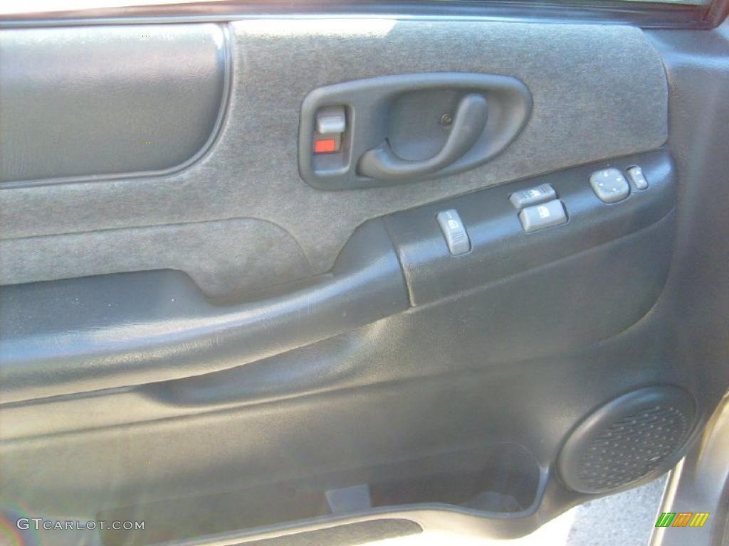 2002 Sonoma SLS Extended Cab 4x4 - Pewter Metallic / Graphite photo #12