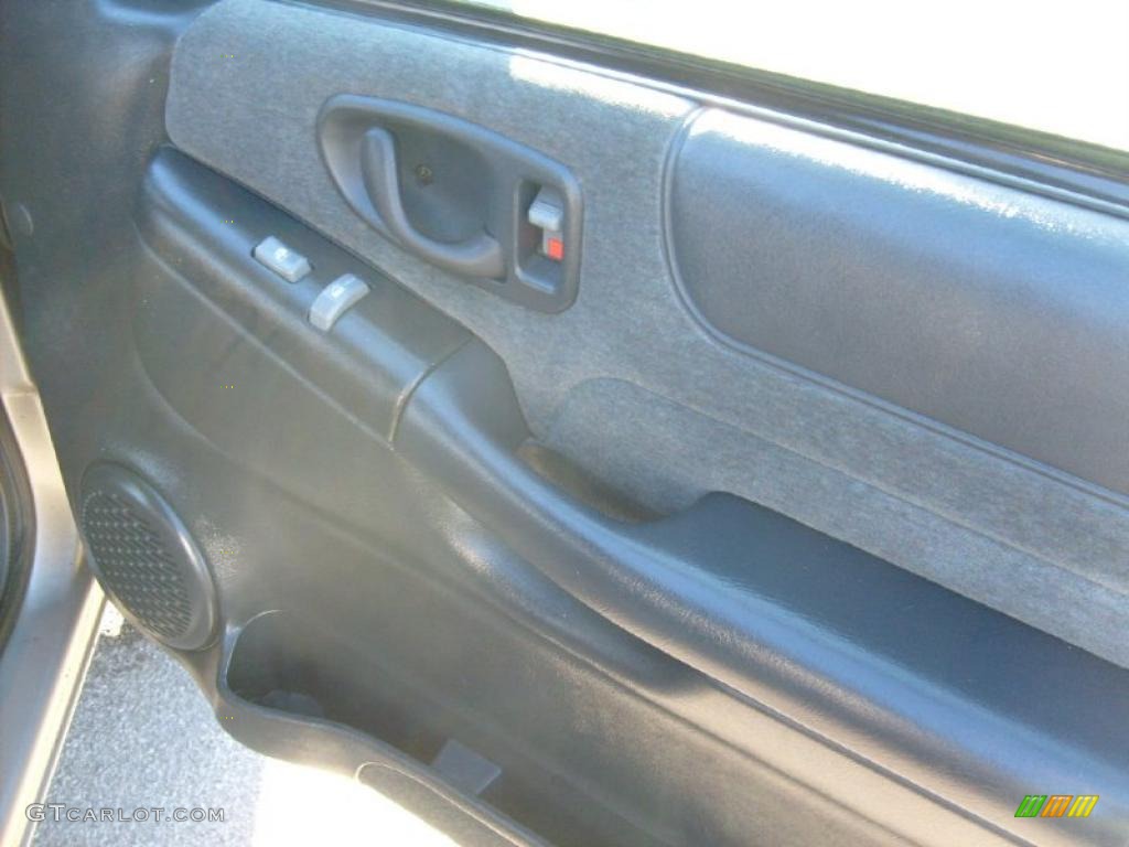 2002 Sonoma SLS Extended Cab 4x4 - Pewter Metallic / Graphite photo #18