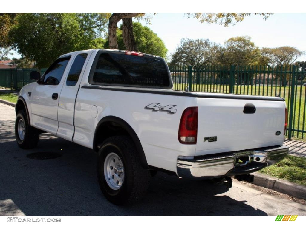 2002 F150 XL SuperCab 4x4 - Oxford White / Medium Graphite photo #9