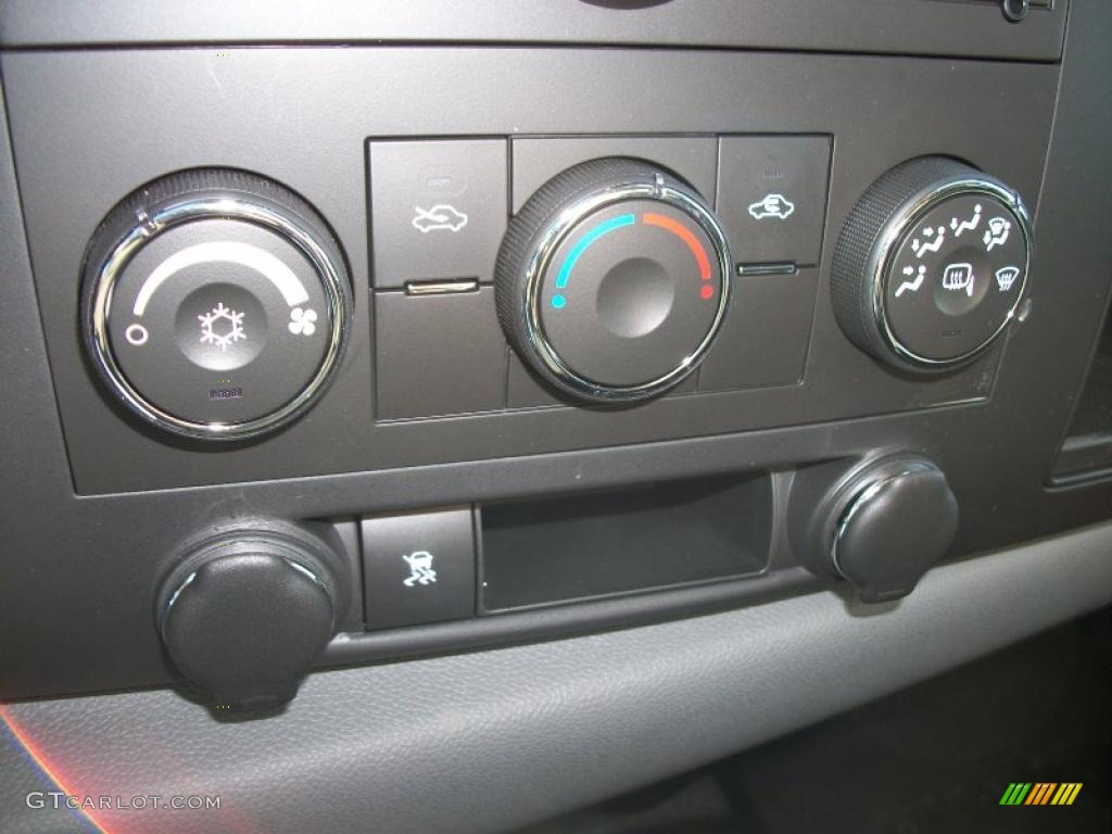 2011 Chevrolet Silverado 2500HD LS Extended Cab 4x4 Controls Photo #45366560