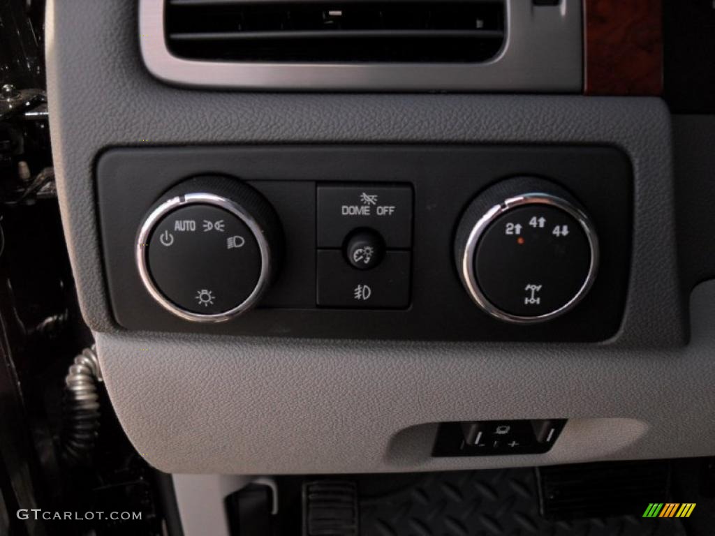 2011 Chevrolet Silverado 2500HD LTZ Crew Cab 4x4 Controls Photo #45366939