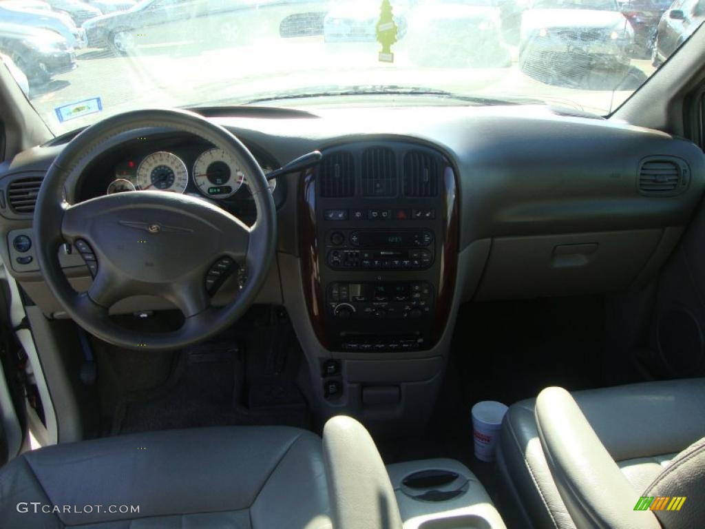 2002 Town & Country LXi - Stone White Clearcoat / Sandstone photo #32